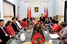 ຊາວຫວຽດນາມ ອາໄສຢູ່ລາວ ສະໜິດຕິດພັນກັນເອົາໃຈໃສ່ຊ່ວຍເຫຼືອຄົນທຸກຍາກ